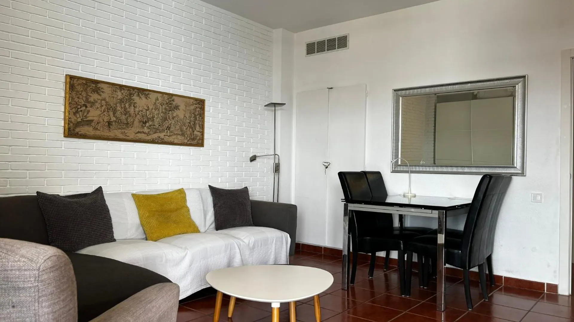 Apartamentos La Roca Rentals 토레몰리노스 0*,  스페인